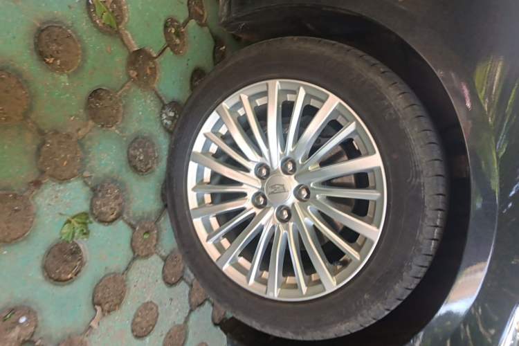 Used Cadillac CT6 2019 28T Elite Edition Right Front Wheel Hub