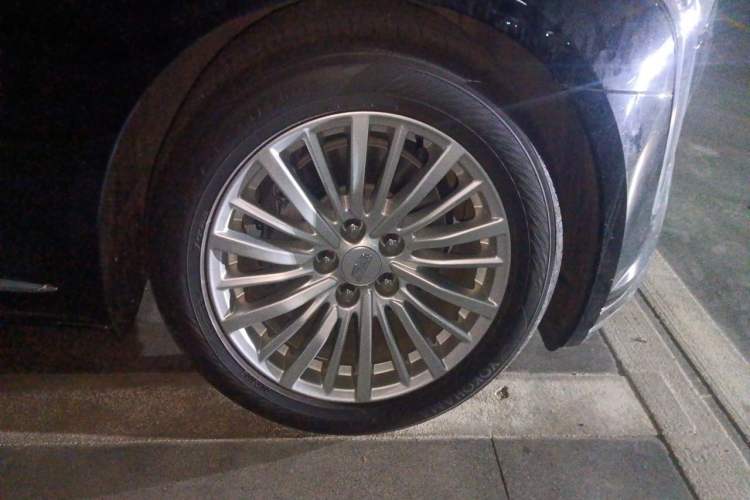 Used Cadillac CT6 2019 28T Fashion Edition Right Front Wheel Hub