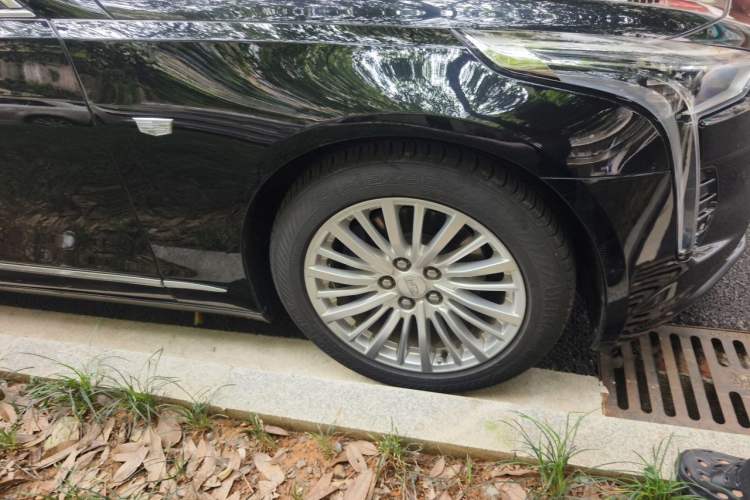 Used Cadillac CT6 2019 28T Luxury Model Right Front Wheel Hub