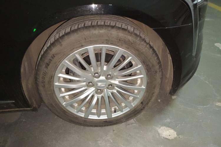 Used Cadillac CT6 2019 28T Fashion Edition Right Front Wheel Hub