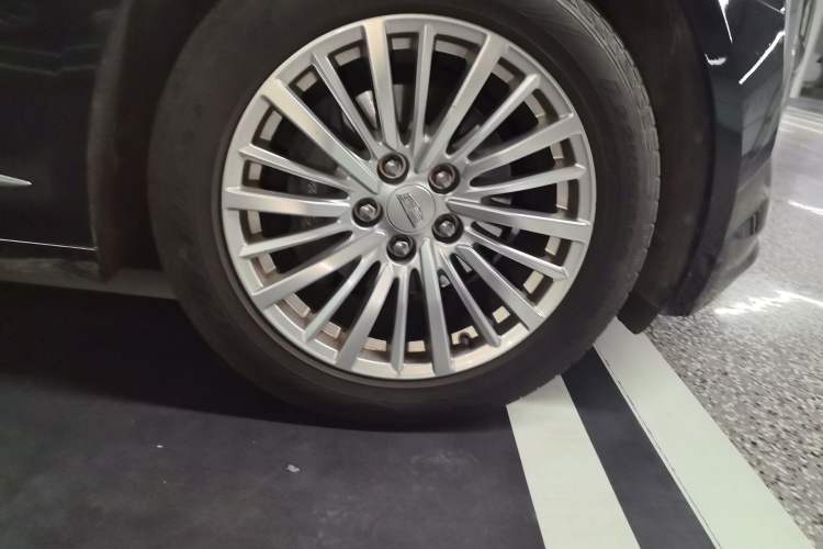 Used Cadillac CT6 2019 28T Fashion Edition Right Front Wheel Hub