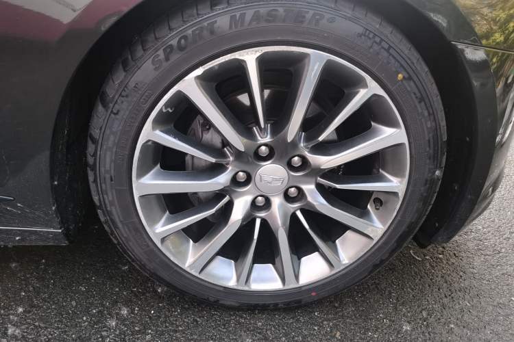 Used Cadillac CT6 2019 28T Leading Sport Model Right Front Wheel Hub