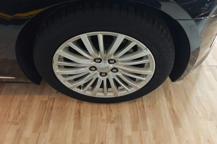 Used Cadillac CT6 2019 28T Luxury Model Right Front Wheel Hub