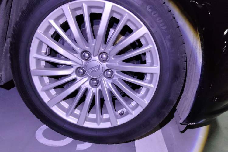 Used Cadillac CT6 2019 28T Luxury Model Right Front Wheel Hub