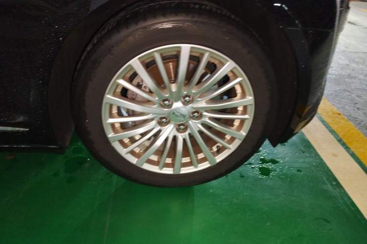 Used Cadillac CT6 2019 28T Fashion Edition Right Front Wheel Hub
