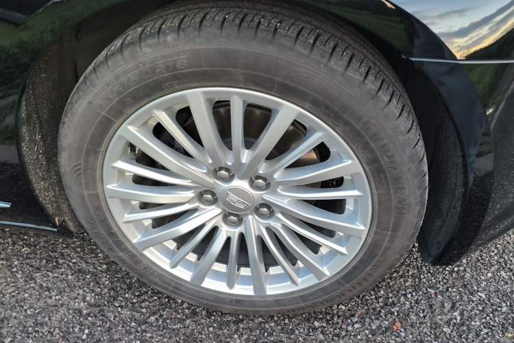 Used Cadillac CT6 2019 28T Fashion Edition Right Front Wheel Hub