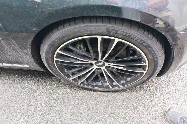 Used Cadillac CT6 2019 28T Fashion Edition Right Front Wheel Hub