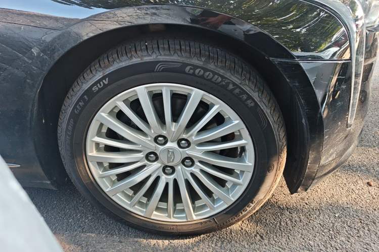 Used Cadillac CT6 2019 28T Fashion Edition Right Front Wheel Hub