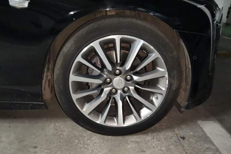 Used Cadillac CT6 2019 28T Leading Sport Model Right Front Wheel Hub