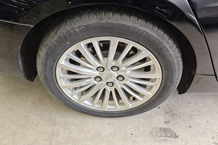 Used Cadillac CT6 2019 28T Elite Edition Right Rear Wheel Hub