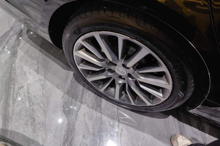 Used Cadillac CT6 2019 28T Leading Sport Model Right Rear Wheel Hub