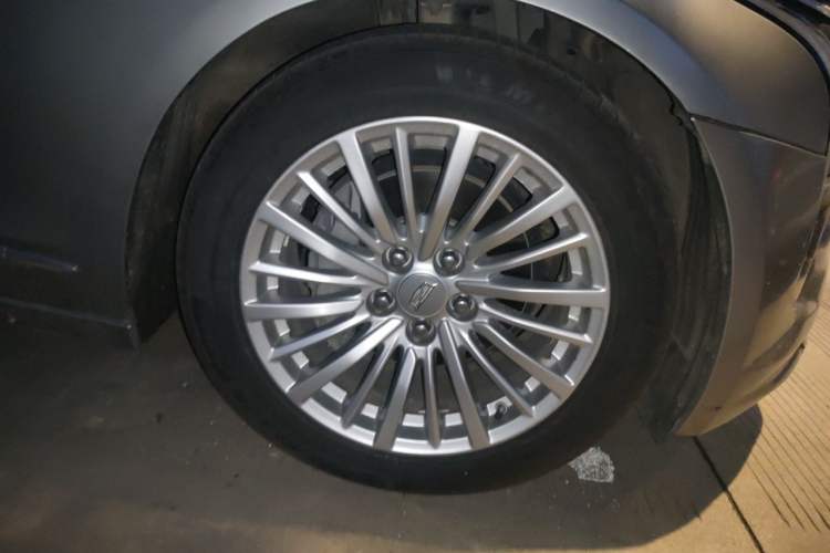 Used Cadillac CT6 2019 28T Elite Edition Right Front Wheel Hub