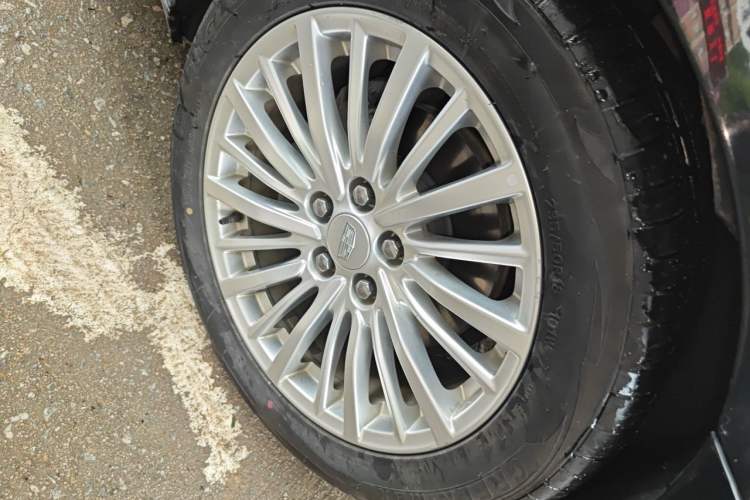 Used Cadillac CT6 2019 28T Fashion Edition Right Front Wheel Hub