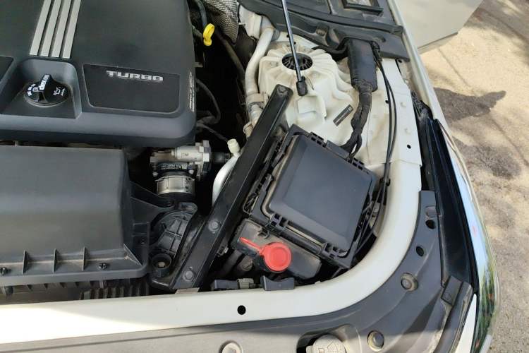Used Cadillac CT6 2019 28T Fashion Edition Engine Bay Left