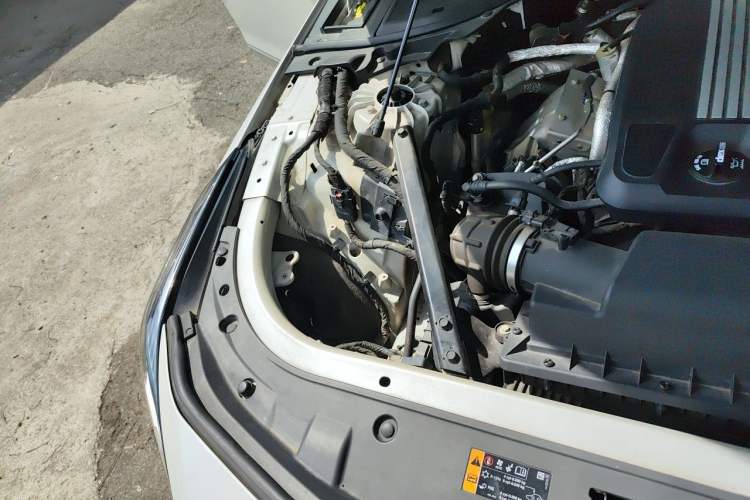 Used Cadillac CT6 2019 28T Fashion Edition Engine Bay Right