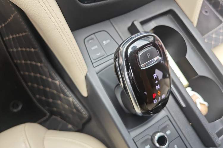Used Cadillac CT6 2019 28T Fashion Edition Gear Lever