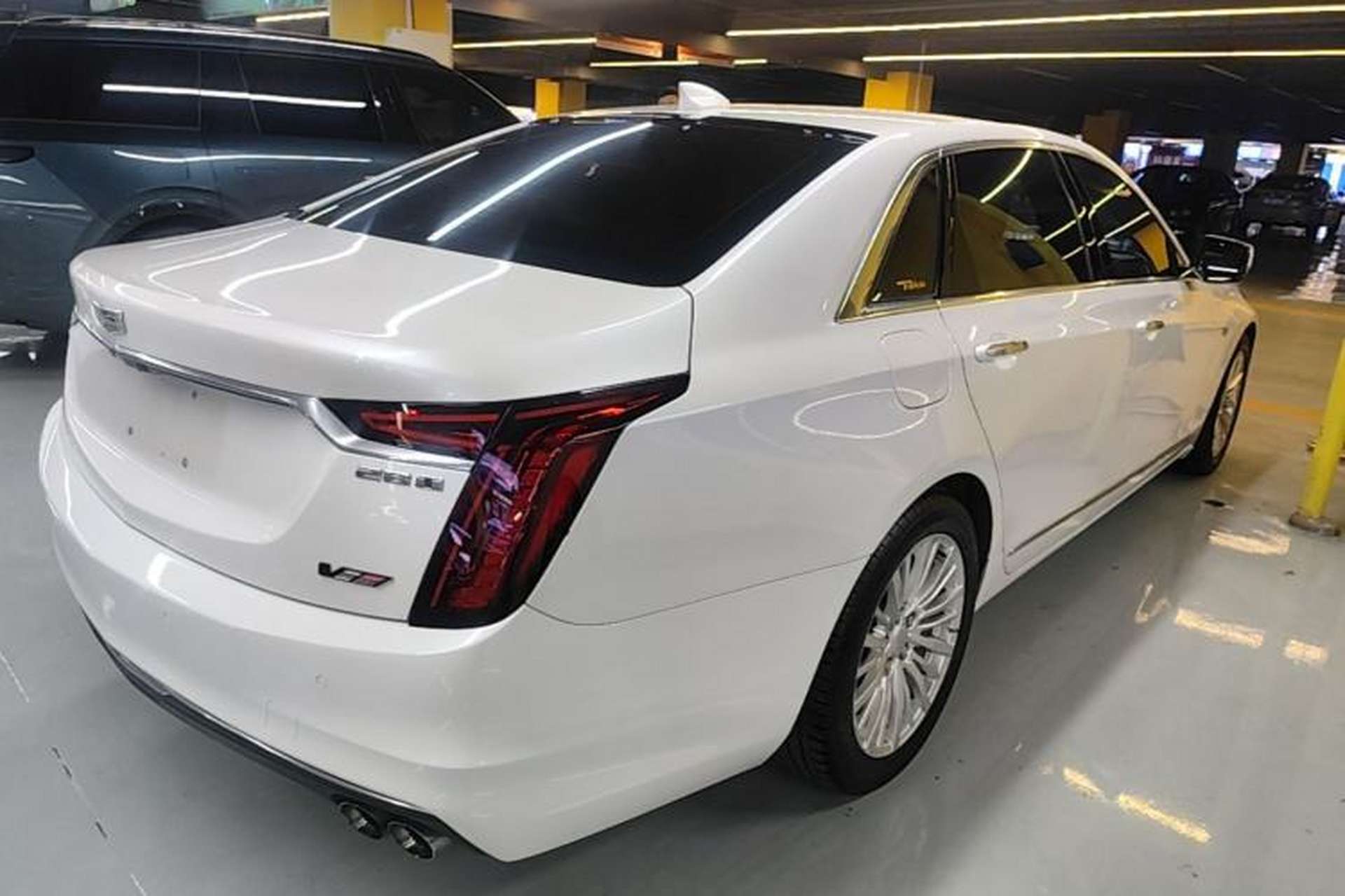 Used Cadillac CT6 2019 28T Fashion Edition Rear Right 45 Deg