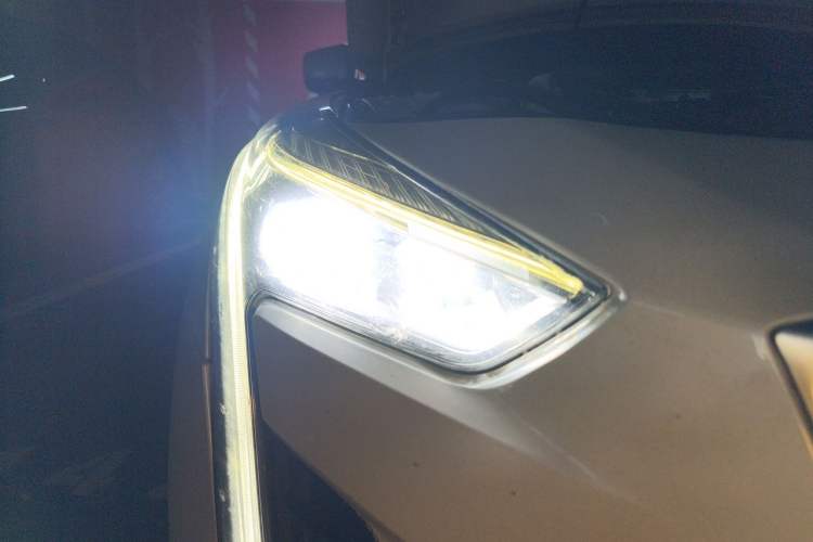 Used Cadillac CT6 2019 28T Fashion Edition Right Front Headlight
