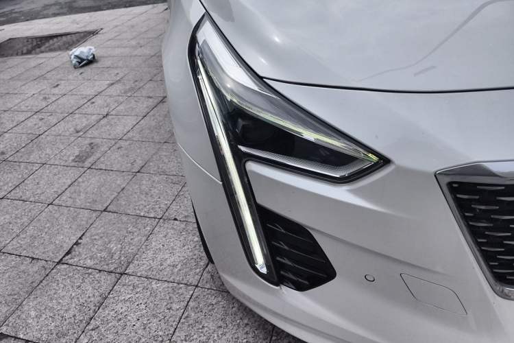 Used Cadillac CT6 2019 28T Fashion Edition Right Front Headlight