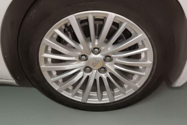 Used Cadillac CT6 2019 28T Fashion Edition Right Front Wheel Hub