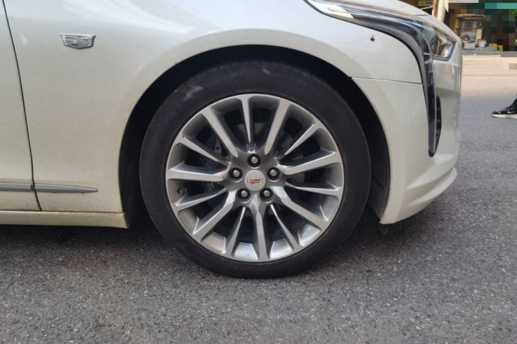 Used Cadillac CT6 2019 28T Fashion Edition Right Front Wheel Hub
