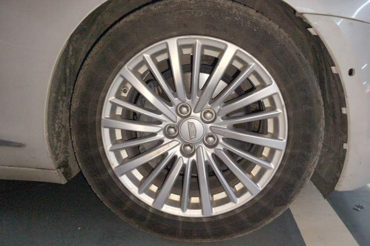 Used Cadillac CT6 2019 28T Fashion Edition Right Front Wheel Hub