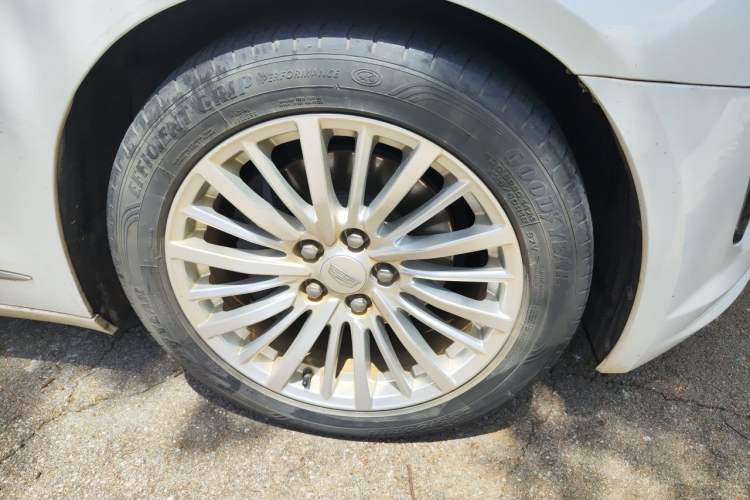 Used Cadillac CT6 2019 28T Fashion Edition Right Front Wheel Hub