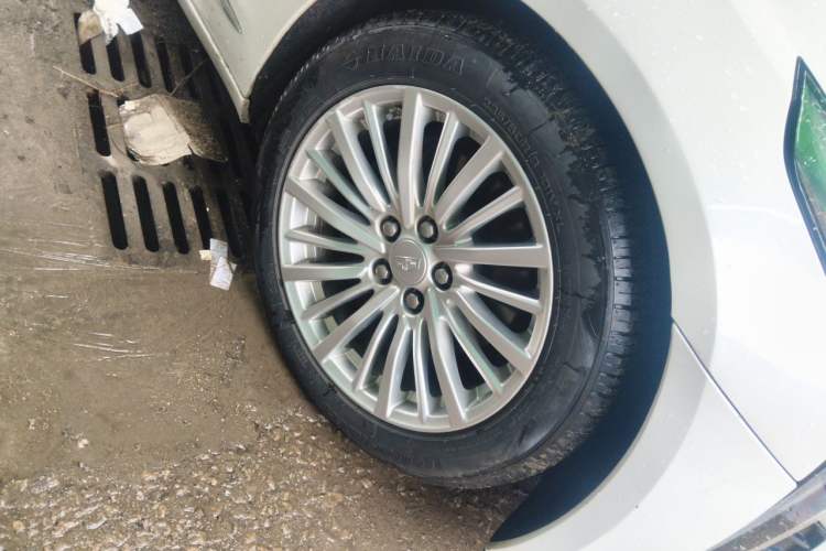 Used Cadillac CT6 2019 28T Fashion Edition Right Front Wheel Hub