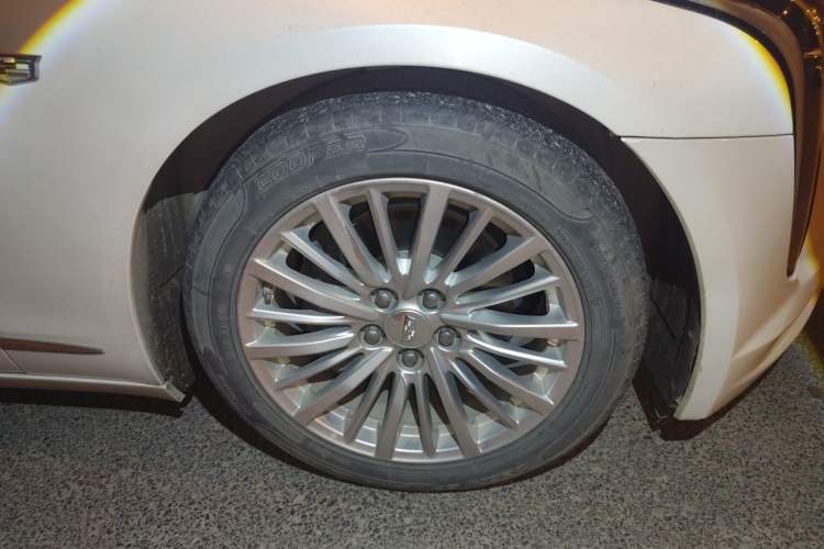 Used Cadillac CT6 2019 28T Elite Edition Right Front Wheel Hub