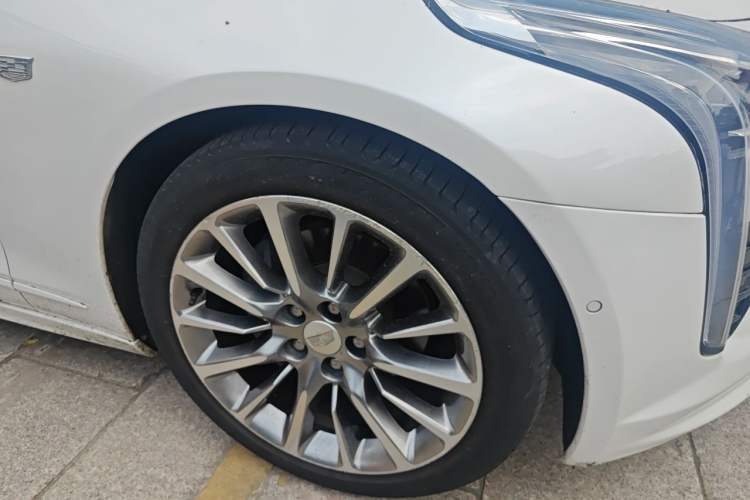 Used Cadillac CT6 2019 28T Leading Sport Model Right Front Wheel Hub