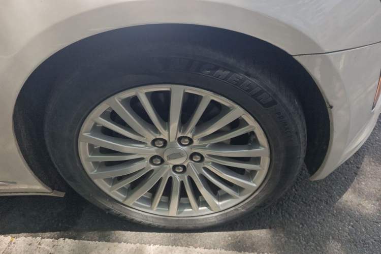 Used Cadillac CT6 2019 28T Fashion Edition Right Front Wheel Hub