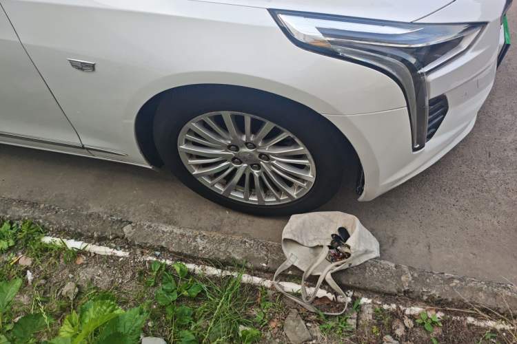 Used Cadillac CT6 2019 28T Luxury Model Right Front Wheel Hub