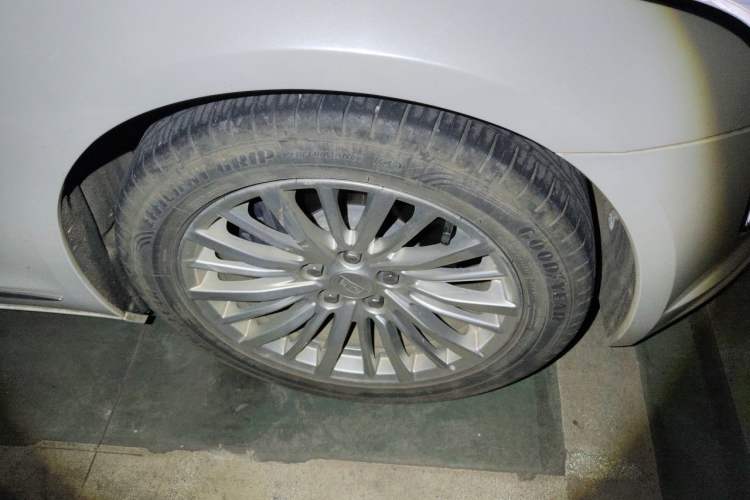 Used Cadillac CT6 2019 28T Luxury Model Right Front Wheel Hub