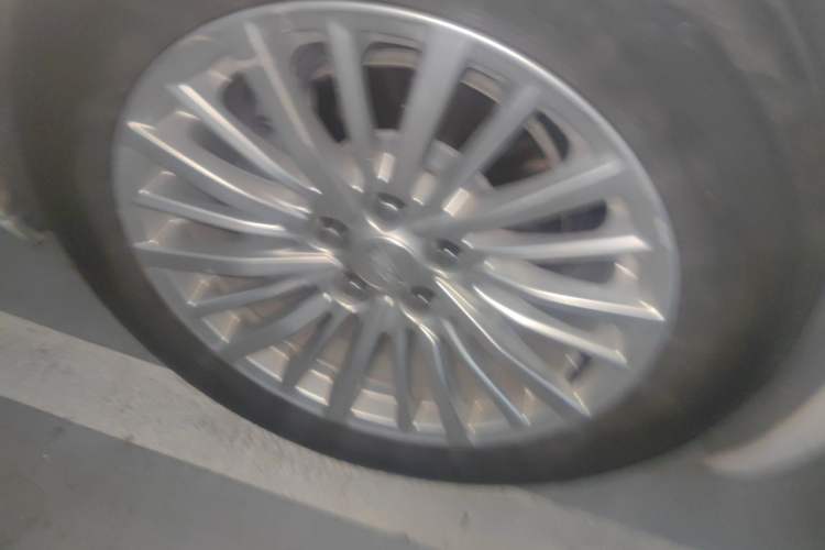 Used Cadillac CT6 2019 28T Luxury Model Right Front Wheel Hub
