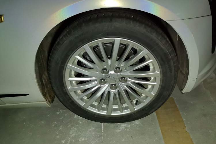 Used Cadillac CT6 2019 28T Elite Edition Right Front Wheel Hub