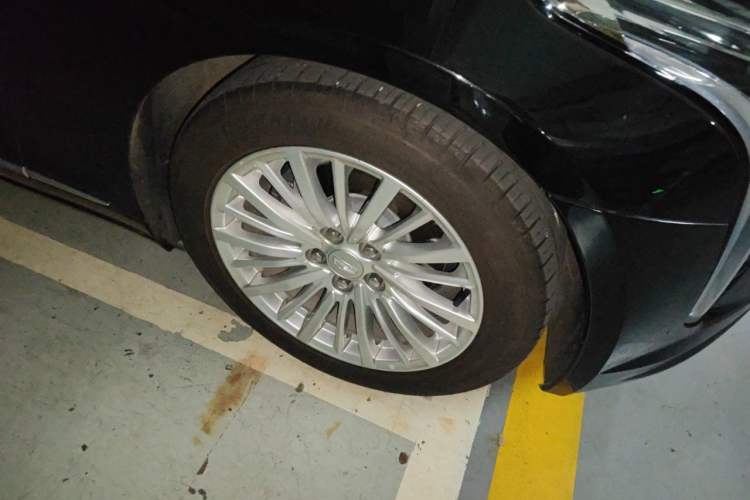 Used Cadillac CT6 2020 28T Elite Edition Right Front Wheel Hub