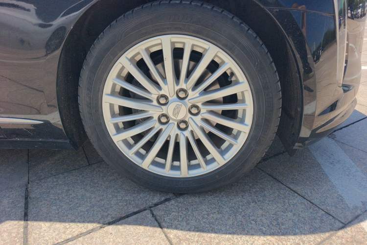 Used Cadillac CT6 2020 28T Fashion Edition Right Front Wheel Hub