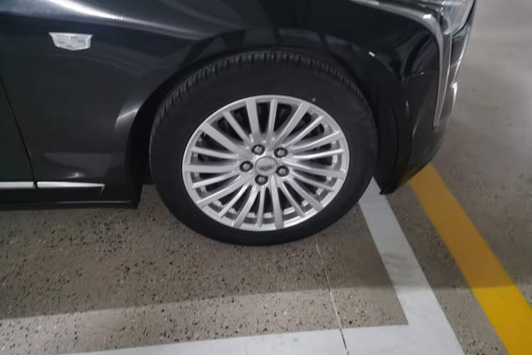 Used Cadillac CT6 2020 28T Elite Edition Right Front Wheel Hub
