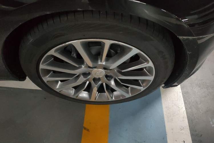 Used Cadillac CT6 2020 28T Leading Sport Model Right Front Wheel Hub