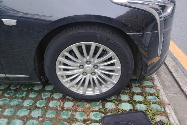Used Cadillac CT6 2020 28T Fashion Edition Right Front Wheel Hub