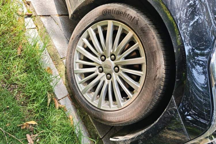 Used Cadillac CT6 2020 28T Fashion Edition Right Front Wheel Hub