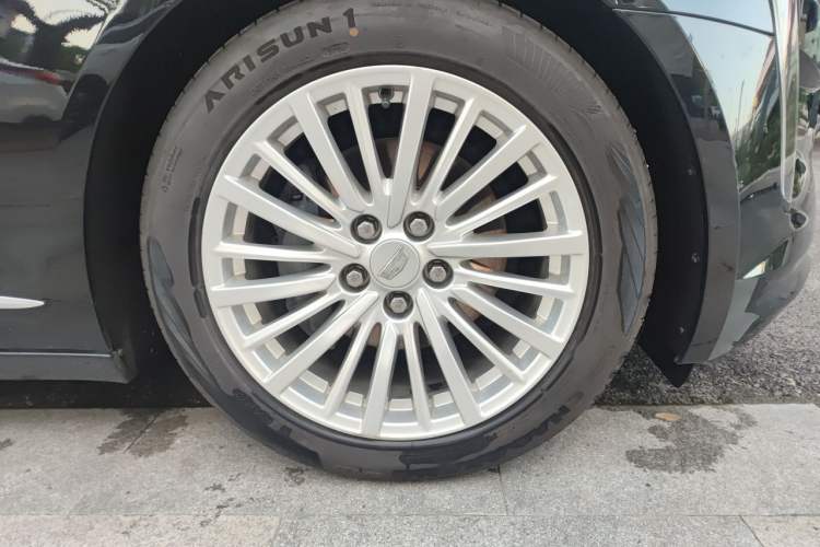 Used Cadillac CT6 2020 28T Elite Edition Right Front Wheel Hub