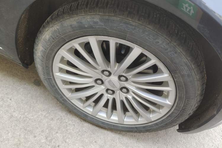 Used Cadillac CT6 2020 28T Elite Edition Right Front Wheel Hub