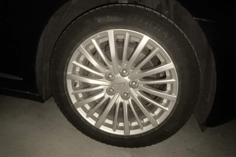 Used Cadillac CT6 2020 28T Elite Edition Right Front Wheel Hub