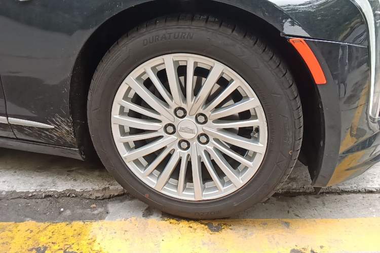 Used Cadillac CT6 2020 28T Luxury Version Right Front Wheel Hub