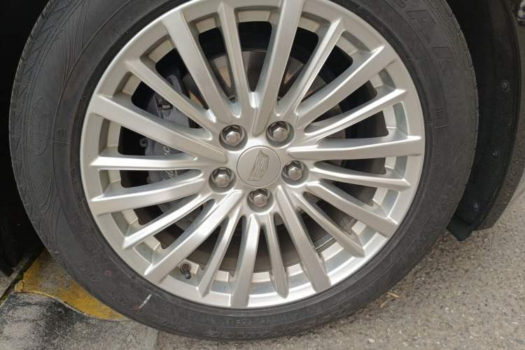 Used Cadillac CT6 2020 28T Fashion Edition Right Front Wheel Hub