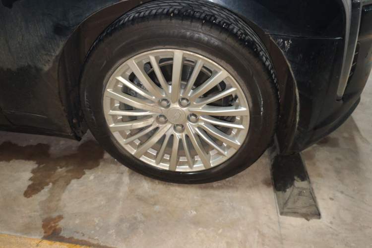 Used Cadillac CT6 2020 28T Elite Edition Right Front Wheel Hub