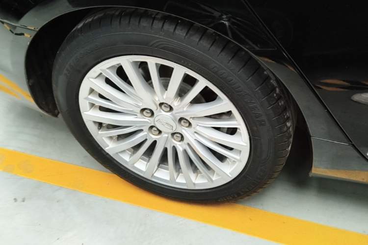 Used Cadillac CT6 2020 28T Elite Edition Right Rear Wheel Hub
