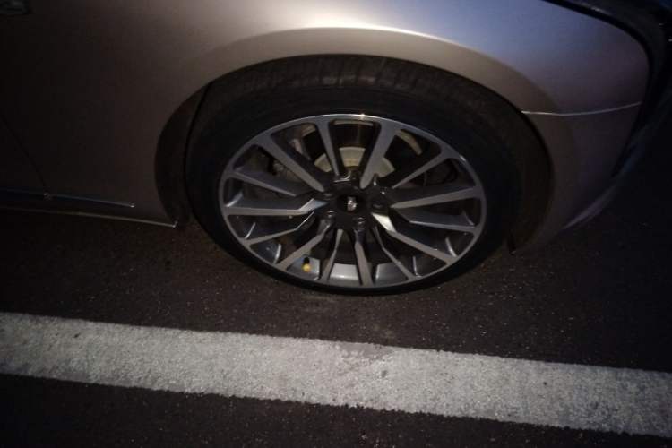 Used Cadillac CT6 2020 28T Elite Edition Right Front Wheel Hub