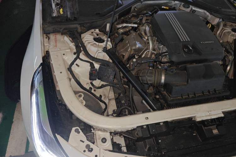Used Cadillac CT6 2020 28T Luxury Version Engine Bay Right